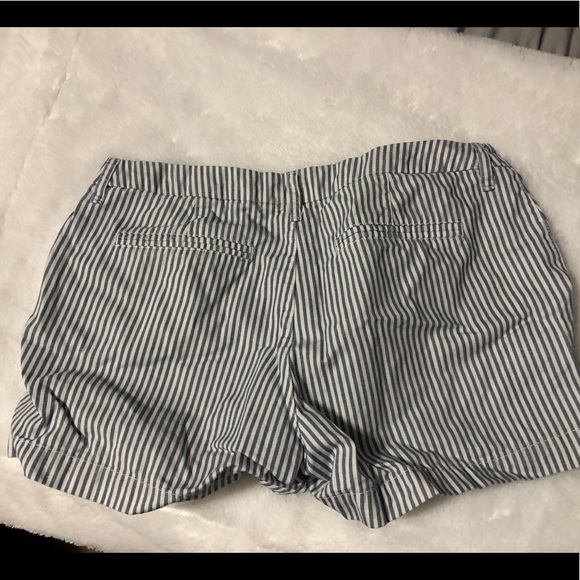 Gray&white Old Navy shorts - Picture 2 of 2
